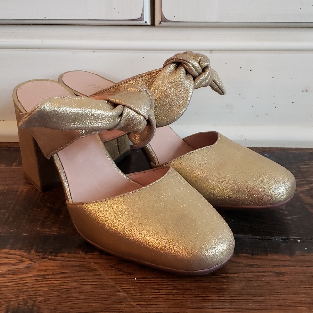 Madewell Zoe Bow Mule in Metallic Leather
AE260